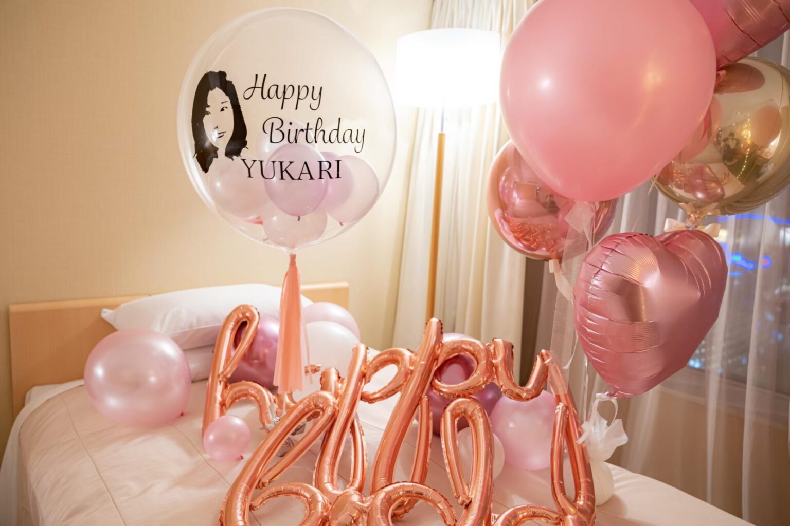 似顔絵入り彼女のバースデーサプライズ装飾