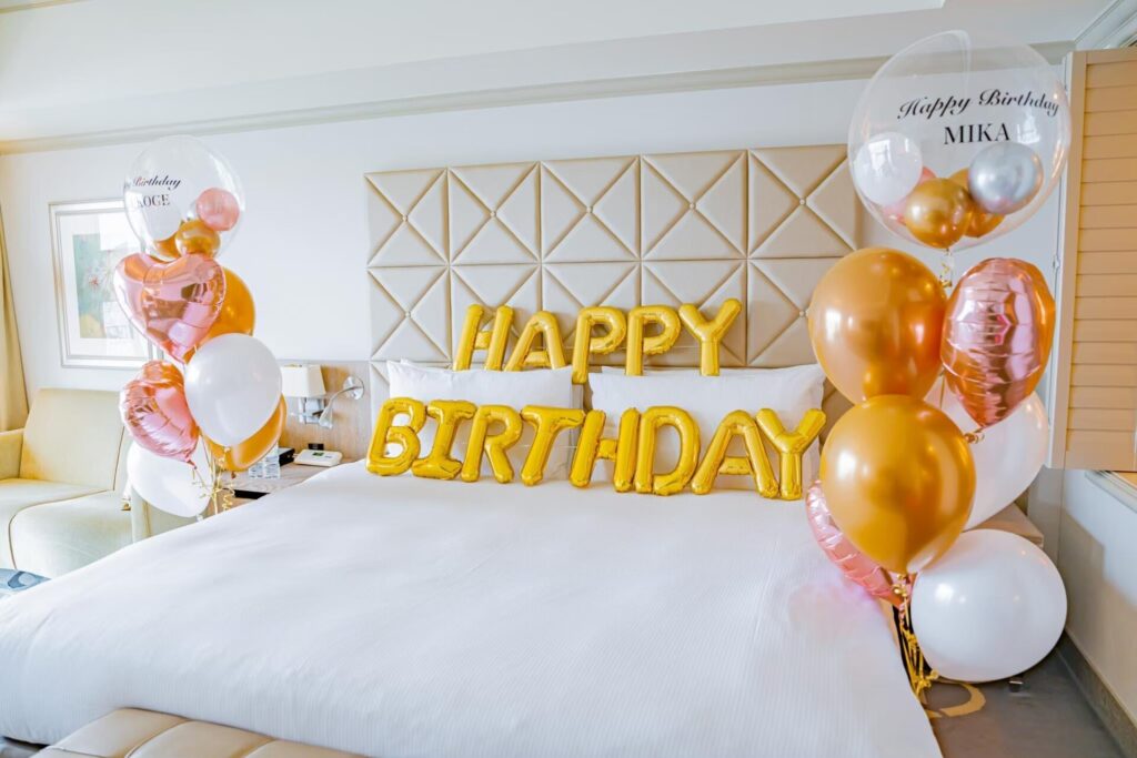 オンライン配信でのお誕生日祝い（法人）のパフォーマー装飾 #075