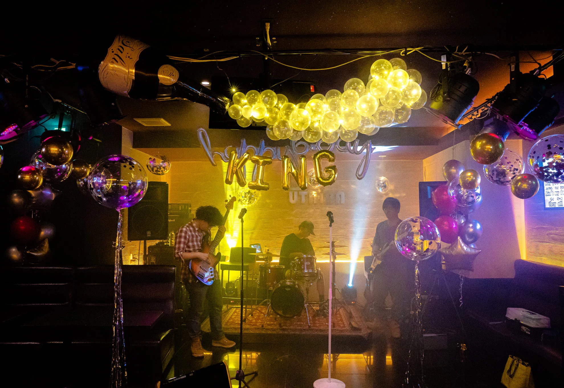 音楽スタジオのステージバルーン装飾