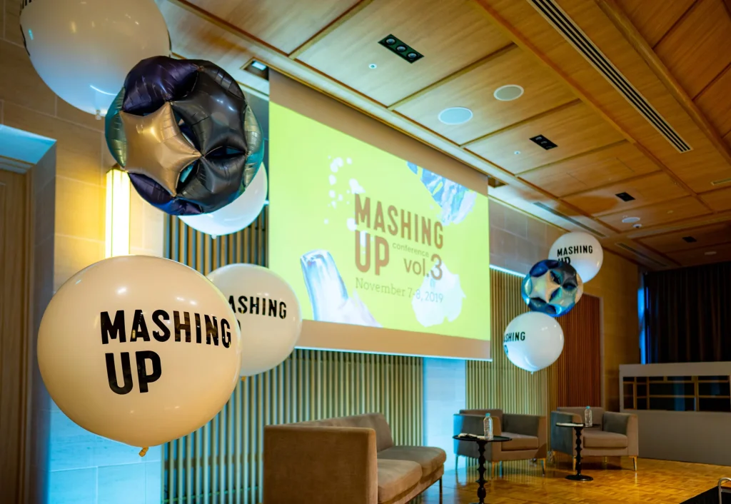 法人イベントのスクリーン周り装飾