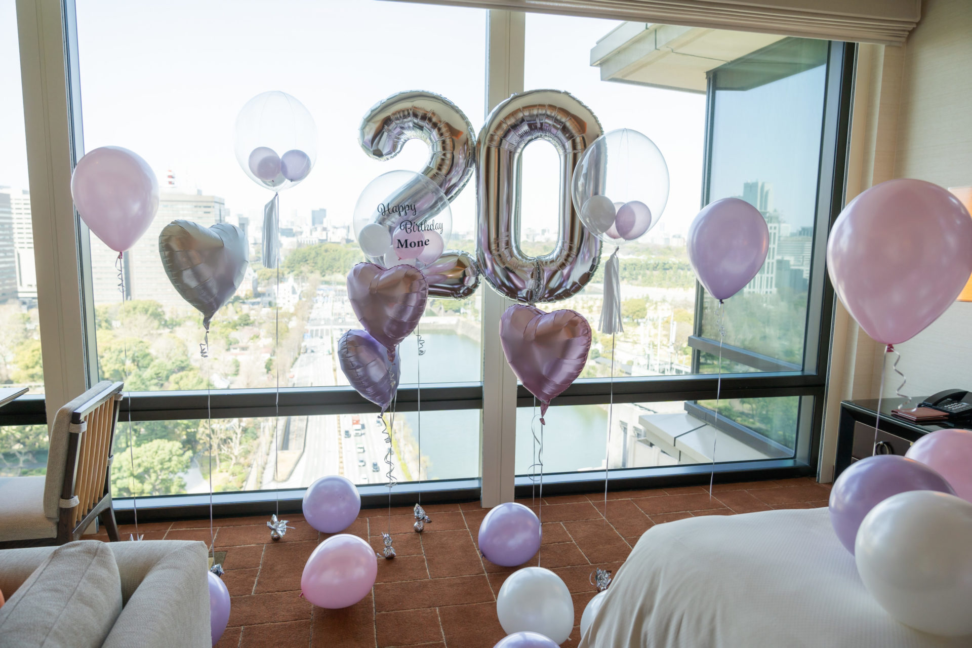 20歳のバースデーサプライズ装飾