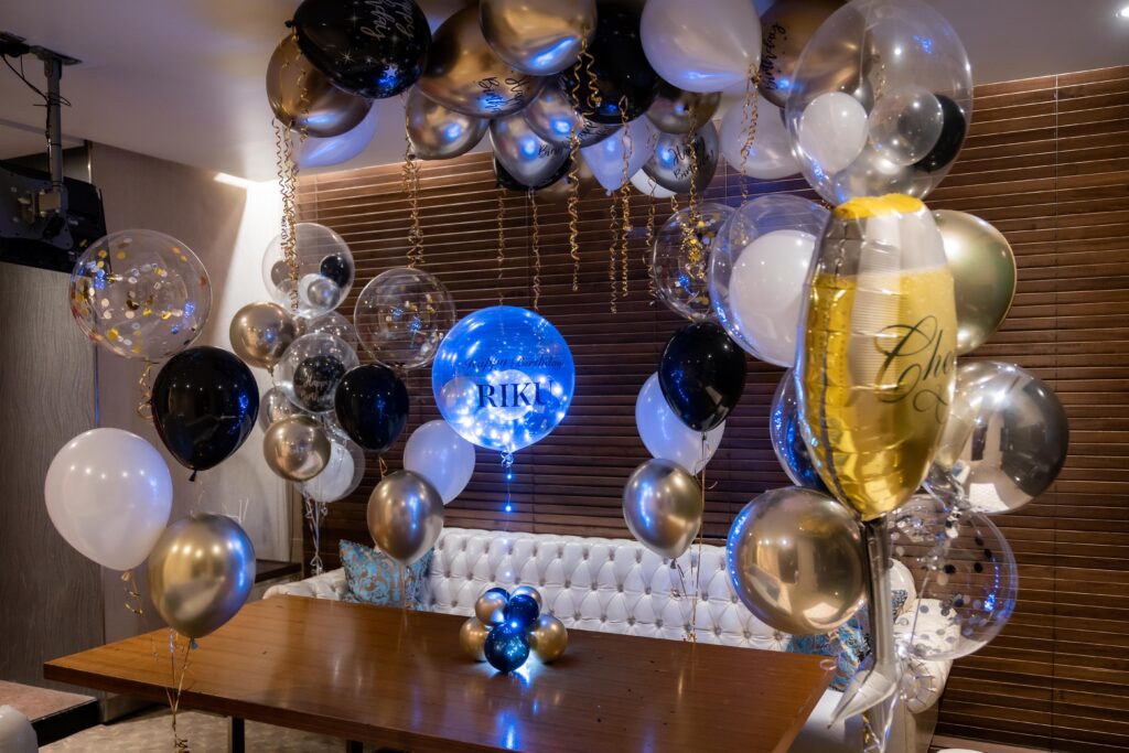 バーズデーサプライズ装飾