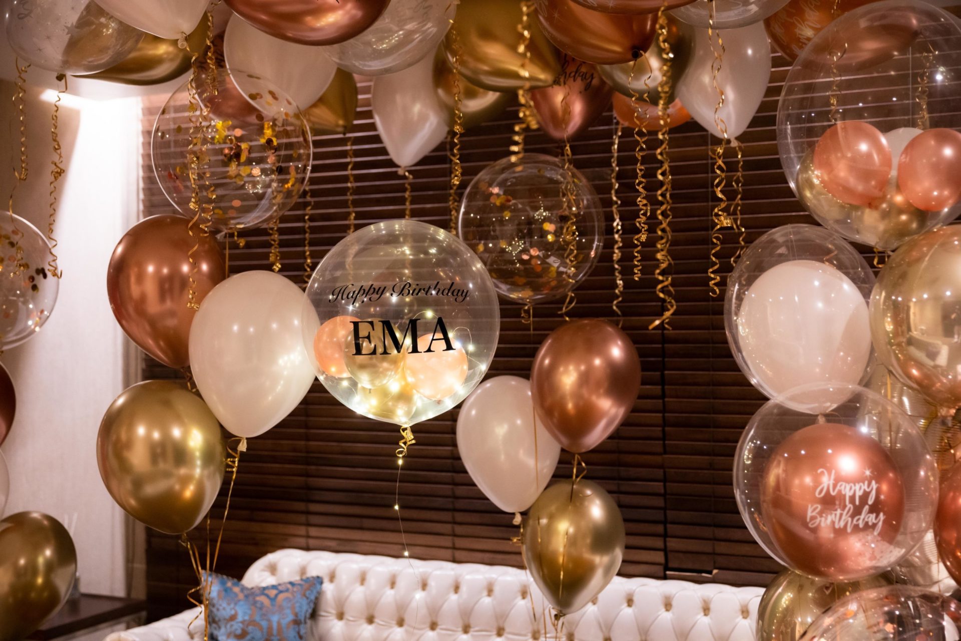 彼女へお祝いサプライズバルーン