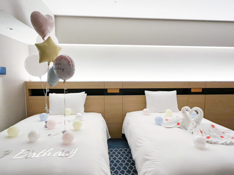 ヒルトン東京ベイ에서의 파스텔 벌룬 생일 서프라이즈 데코레이션