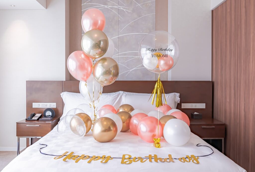 레스토랑에서의 기념일 축하 풍선 꽃 장식 #060