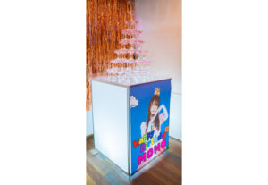 誕生日シャンパンタワーにオリジナルポスター