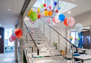 ファミリーデーの階段周り装飾