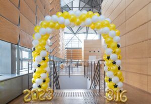 オフィスのアーチバルーン