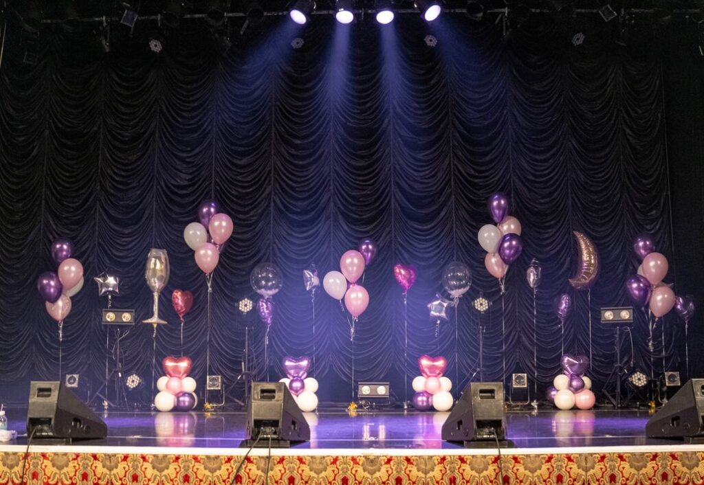 ステージでの入社式・内定式のタペストリー装飾 #170