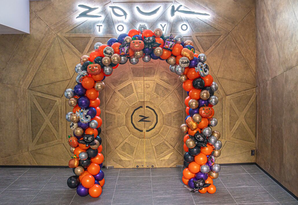 ホテルでのハロウィンアーチ装飾