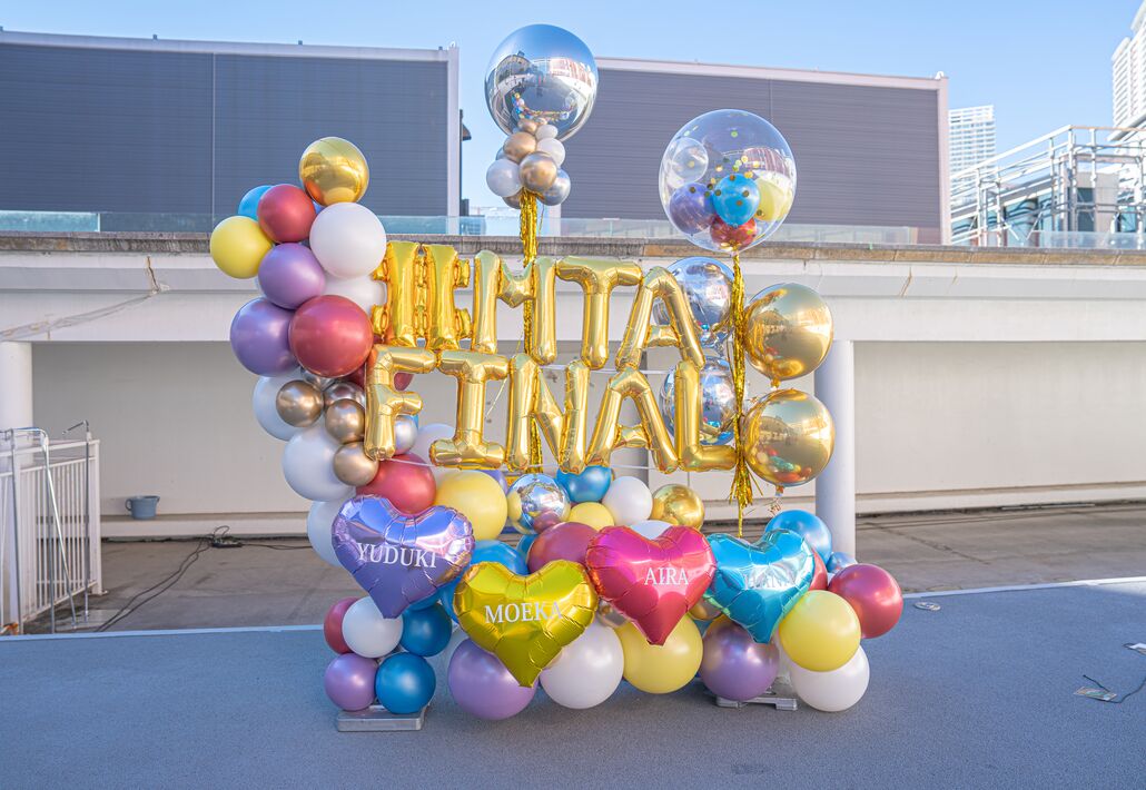 屋外のアイドル生誕祭装飾