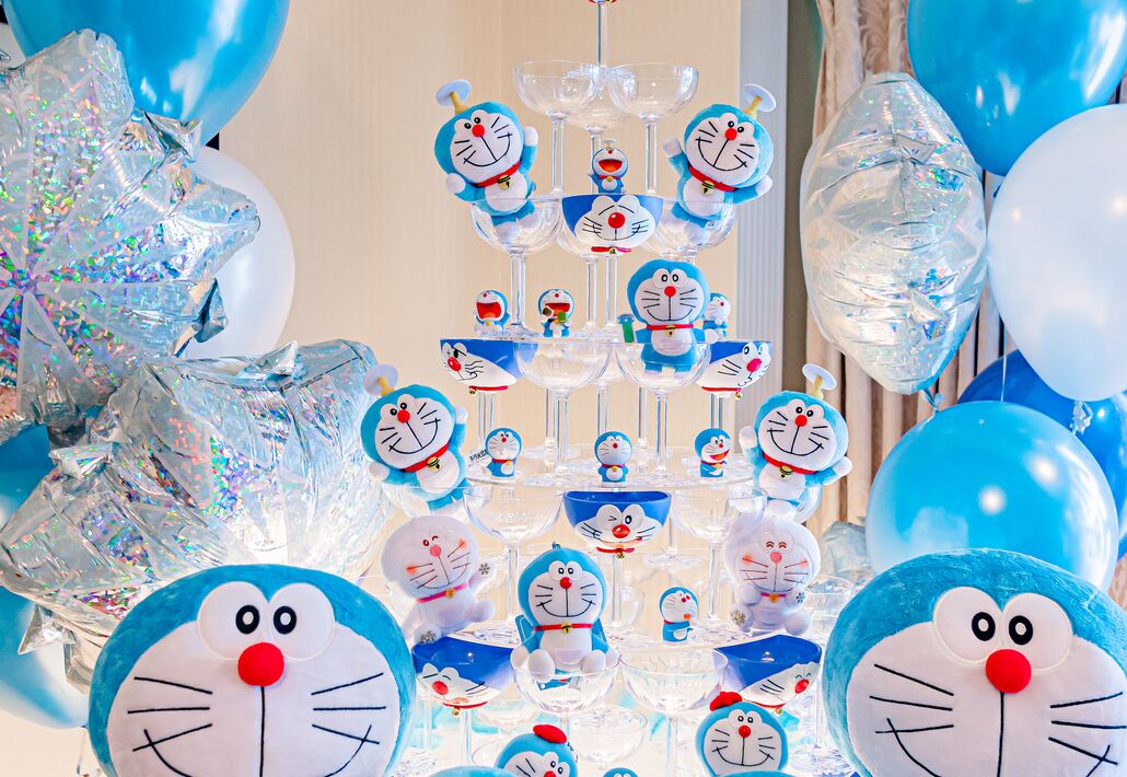 ドラえもんのシャンパンタワー