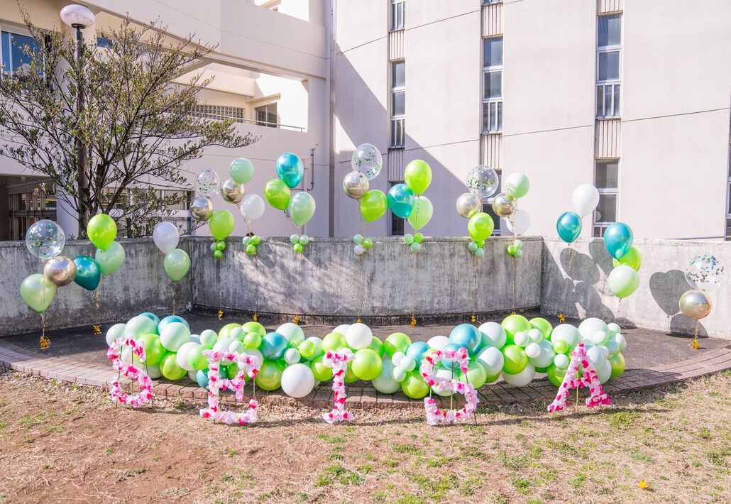 学校の卒業式のフォトスポット装飾