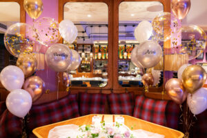 飲食店で結婚式二次会